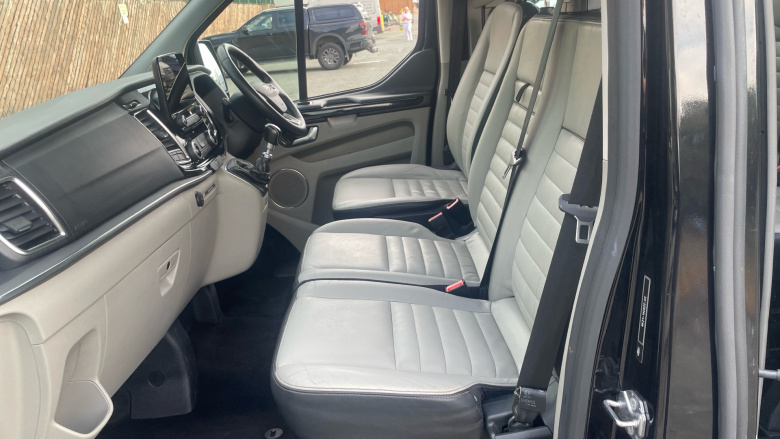 Ford Tourneo Custom Transit Custom Tourneo L2 Diesel Fwd 2.0 EcoBlue 150ps Low Roof 8 Seater Titanium